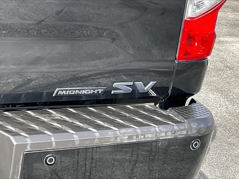 Used 2019 Nissan Titan SV w/ SV Convenience Package RWD image 10