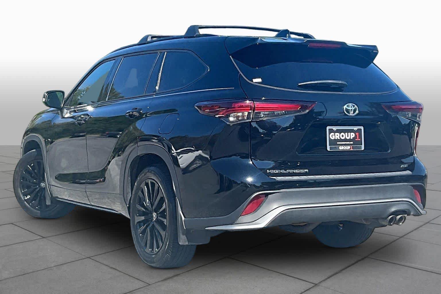Used 2024 Toyota Highlander XSE FWD image 12