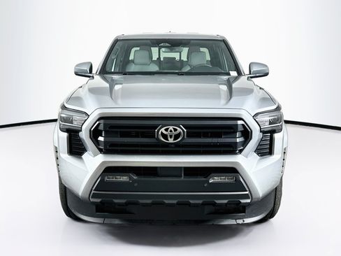 Used 2025 Toyota Tacoma SR5 AWD/4WD image 2