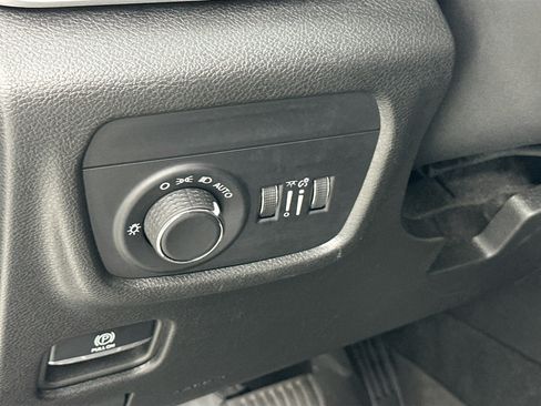 Used 2023 Jeep Grand Cherokee Altitude AWD/4WD image 10