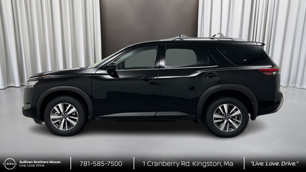 Certified 2024 Nissan Pathfinder SL w/ Black Appearance Package AWD/4WD image 8
