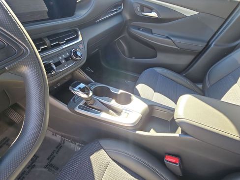 Used 2025 Buick Envista Preferred image 23