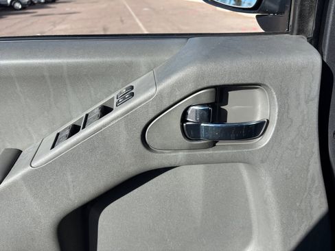 Used 2016 Nissan Frontier SV image 16