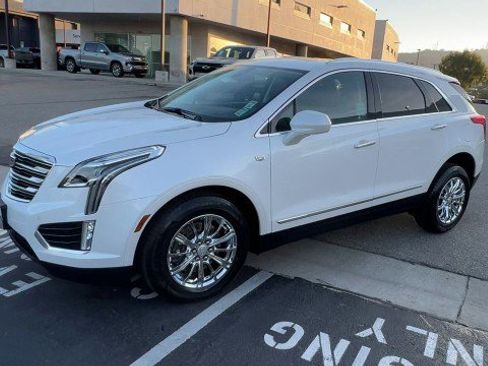 Used 2017 Cadillac XT5 Luxury w/ Driver Awareness Package image 4