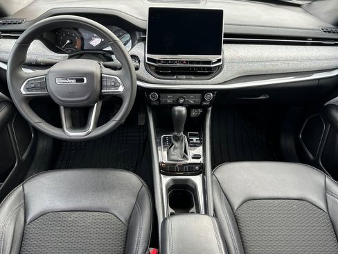 Used 2024 Jeep Compass Latitude image 14