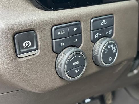 Used 2024 Chevrolet Silverado 1500 LT AWD/4WD image 16