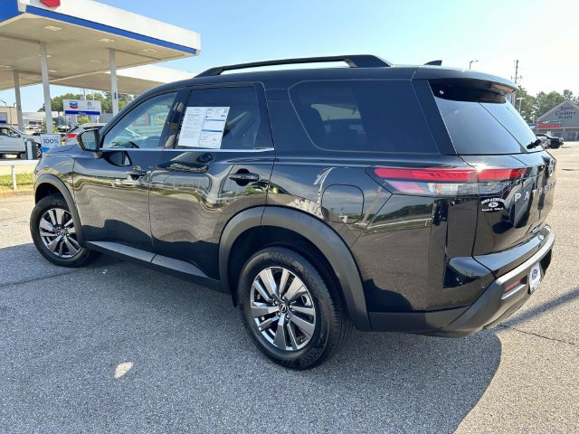 Used 2025 Nissan Pathfinder SV AWD/4WD image 32