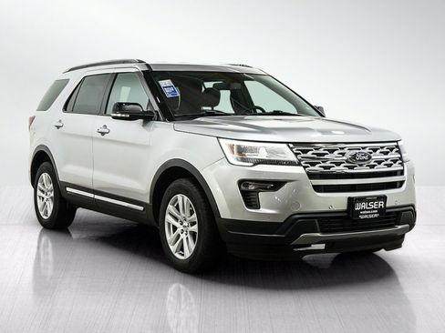 Used 2018 Ford Explorer XLT w/ Equipment Group 202A AWD/4WD image 7