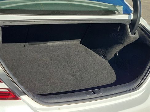 Used 2025 Genesis G70 2.5T image 11