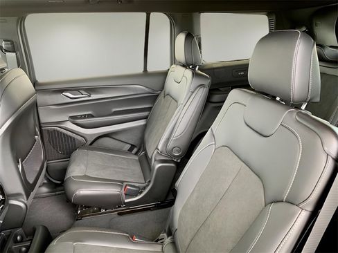 New 2025 Jeep Grand Cherokee L Altitude image 21