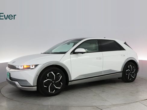 Used 2024 Hyundai Ioniq 5 Limited image 15