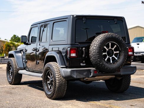 Used 2019 Jeep Wrangler Unlimited Sahara AWD/4WD image 5