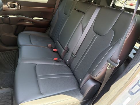 Used 2025 Kia Sorento S w/ Panoramic Sunroof Package FWD image 19