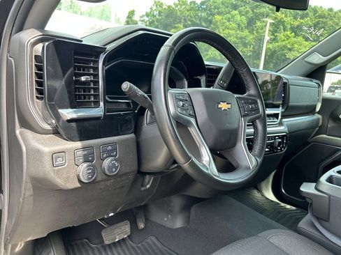 Used 2025 Chevrolet Silverado 1500 LT AWD/4WD image 10