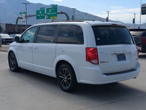 Used 2019 Dodge Grand Caravan GT FWD image 3