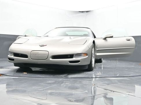 Used 2001 Chevrolet Corvette Convertible w/ Preferred Equipment Group2 image 55