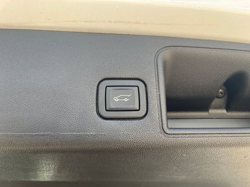 Used 2024 GMC Terrain SLT FWD image 13