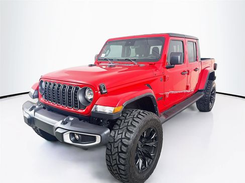 Used 2024 Jeep Gladiator Sport image 3