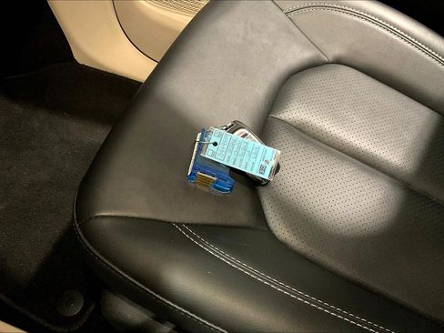 Used 2024 Chrysler Pacifica Limited FWD image 33