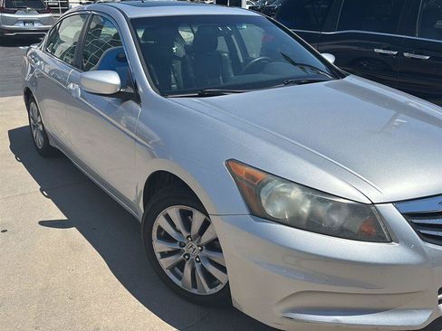 Used 2011 Honda Accord EX-L image 2