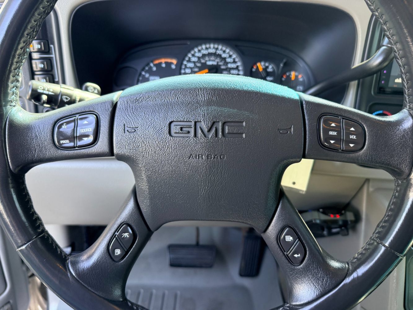 Used 2004 GMC Sierra 2500 SLT w/ Heavy-Duty Power Package AWD/4WD image 13