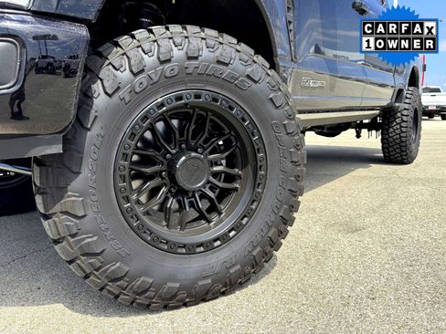 Used 2025 Ford F250 Platinum w/ FX4 Off-Road Package image 2