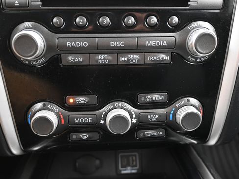 Used 2020 Nissan Pathfinder SV AWD/4WD image 18