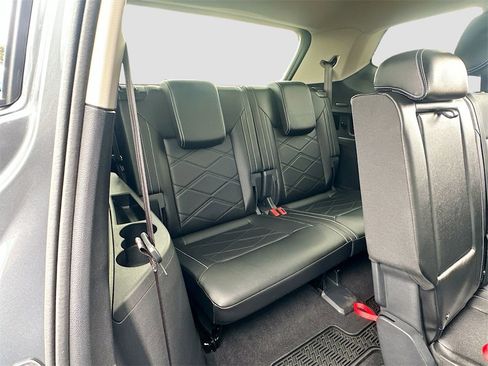 Used 2024 Volkswagen Atlas SE image 26