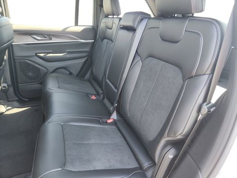 New 2026 Jeep Grand Cherokee Altitude image 13