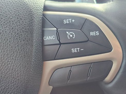 Used 2015 Jeep Grand Cherokee Laredo w/ Security & Convenience Group image 21