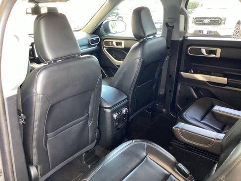 Used 2022 Ford Explorer XLT w/ Equipment Group 202A image 38