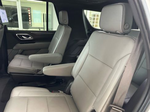 Used 2022 GMC Yukon SLT w/ SLT Premium Package image 28