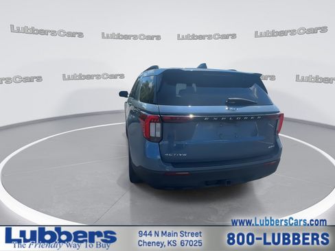 Used 2025 Ford Explorer Active AWD/4WD image 7