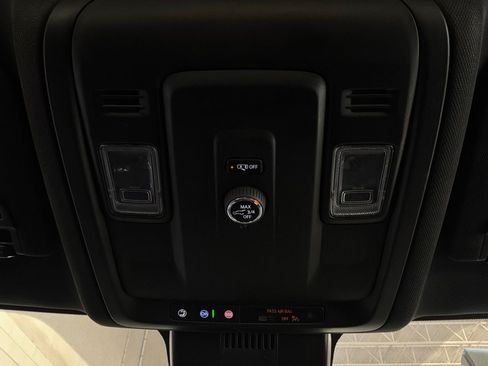 Used 2025 Chevrolet Tahoe Z71 AWD/4WD image 19