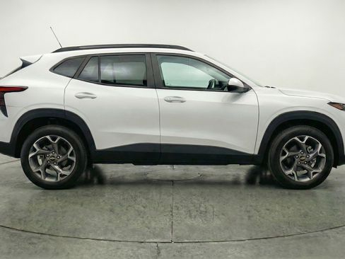 Used 2025 Chevrolet Trax LT image 11