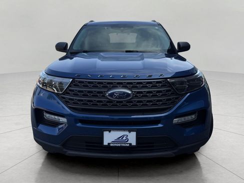 Used 2021 Ford Explorer XLT w/ Equipment Group 202A AWD/4WD image 3