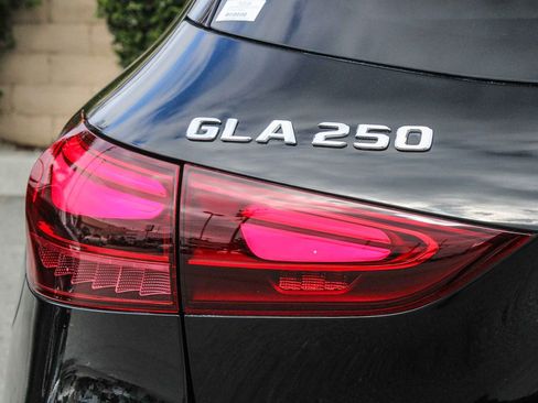 Certified 2026 Mercedes-Benz GLA 250 4MATIC image 10