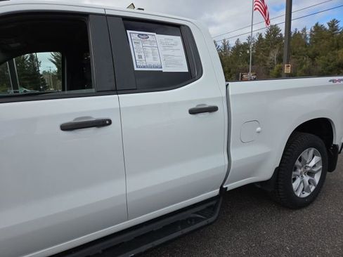 Used 2020 Chevrolet Silverado 1500 Custom w/ Custom Value Package image 31