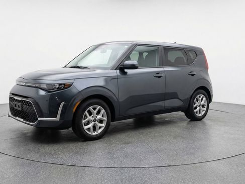 Used 2025 Kia Soul LX w/ LX Technology Package image 3