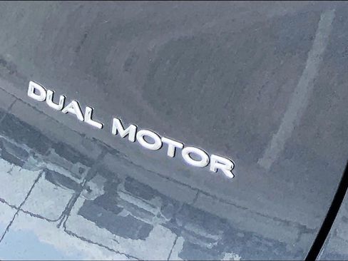 Used 2025 Tesla Model Y Long Range AWD/4WD image 28