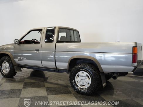 Used 1989 Nissan Pickup 4x4 King Cab V6 image 9