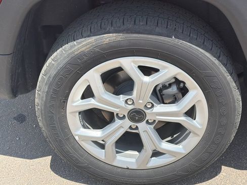 Used 2025 Jeep Compass Latitude AWD/4WD image 17
