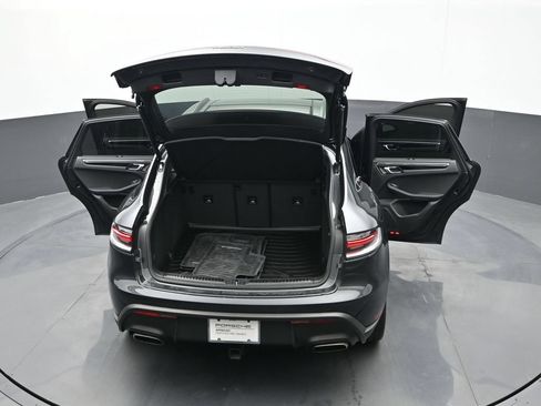 Certified 2025 Porsche Macan AWD/4WD image 26