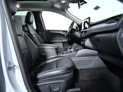 Certified 2025 Ford Escape Platinum AWD/4WD image 10