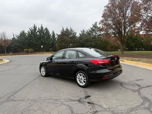 Used 2018 Ford Focus SE image 3