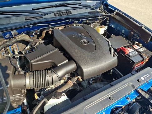 Used 2018 Toyota Tacoma SR5 AWD/4WD image 27