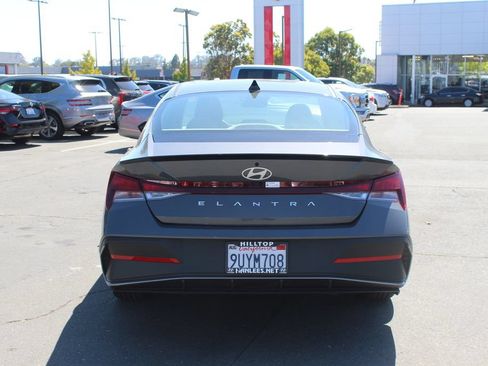 Used 2025 Hyundai Elantra Sport FWD image 8