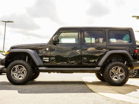 Used 2018 Jeep Wrangler Unlimited Sport S AWD/4WD image 9