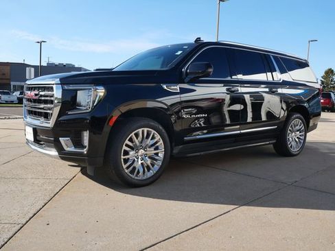 Used 2023 GMC Yukon XL SLT w/ SLT Premium Package AWD/4WD image 3