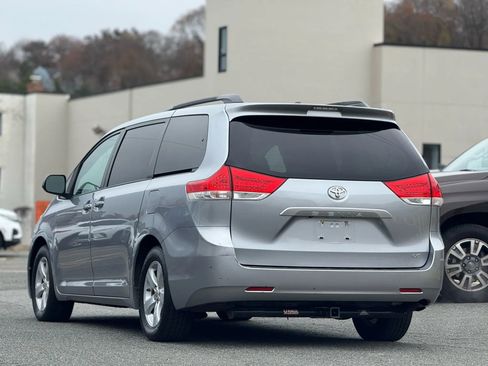 Used 2012 Toyota Sienna LE image 4